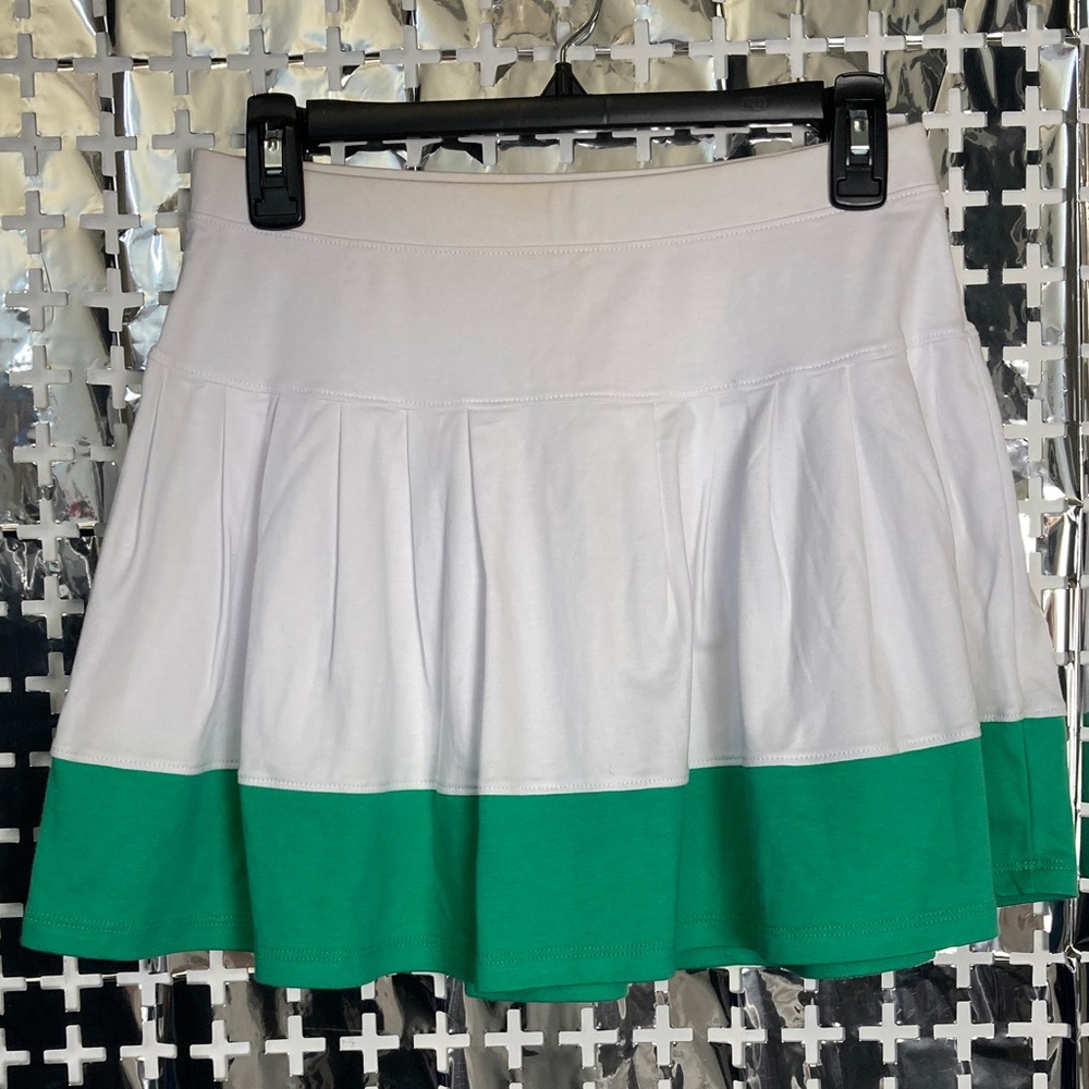 Classic Prep White & Green Colorblock Pleated Skater Skirt